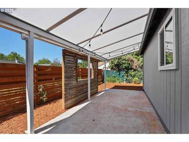 305 Se 84TH Ave, Portland, OR 97216