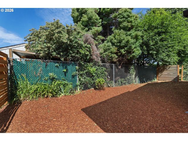 305 Se 84TH Ave, Portland, OR 97216