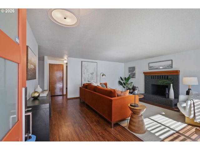 305 Se 84TH Ave, Portland, OR 97216