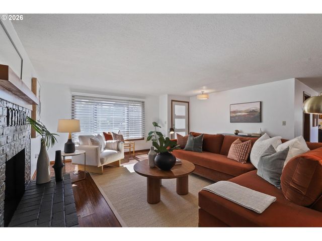 305 Se 84TH Ave, Portland, OR 97216