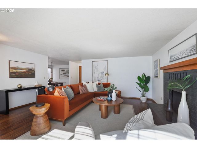 305 Se 84TH Ave, Portland, OR 97216