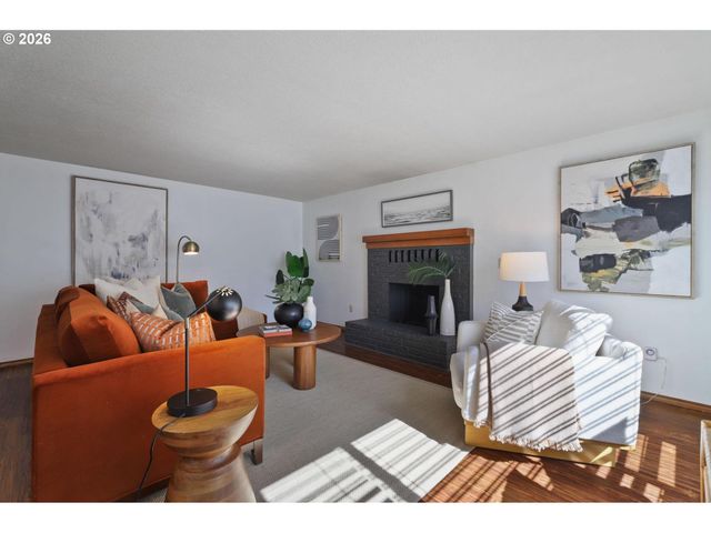 305 Se 84TH Ave, Portland, OR 97216
