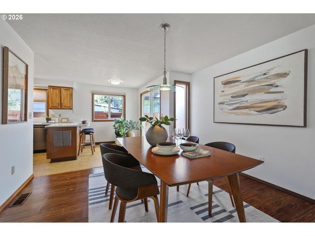 305 Se 84TH Ave, Portland, OR 97216