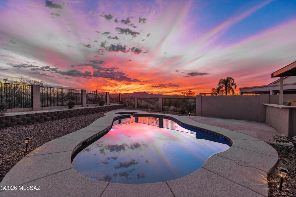 13455 N Big View Court, Oro Valley, AZ 85755