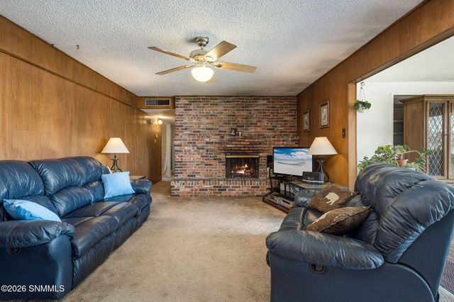 1989 Crescent Drive, Las Cruces, NM 88005