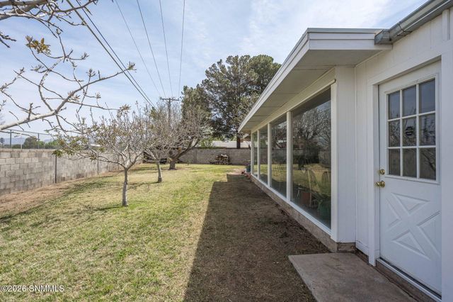 1989 Crescent Drive, Las Cruces, NM 88005