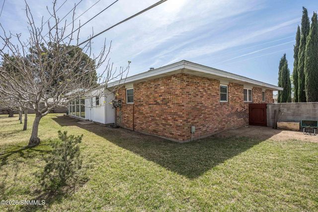 1989 Crescent Drive, Las Cruces, NM 88005