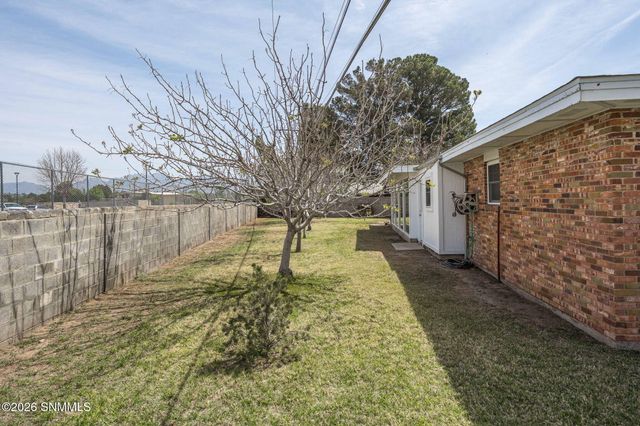 1989 Crescent Drive, Las Cruces, NM 88005