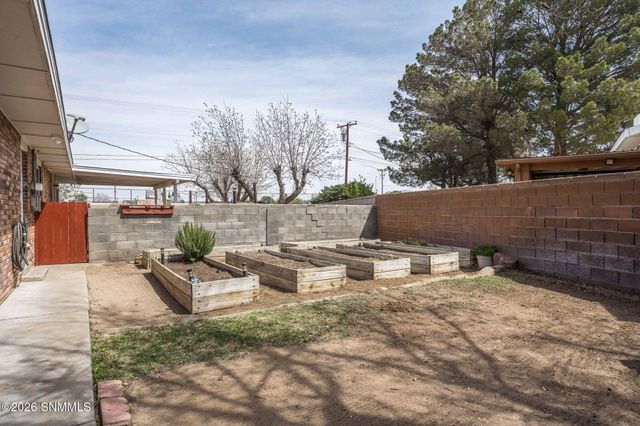 1989 Crescent Drive, Las Cruces, NM 88005