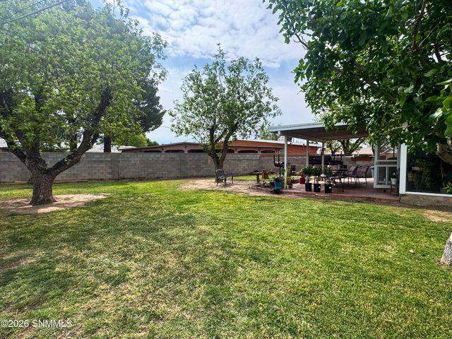 1989 Crescent Drive, Las Cruces, NM 88005