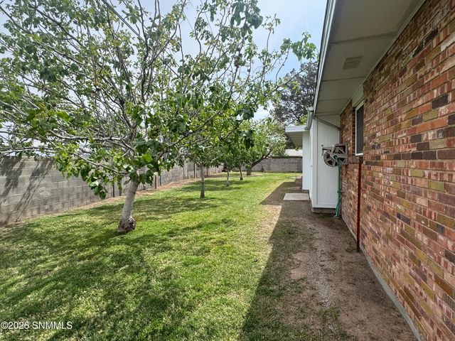1989 Crescent Drive, Las Cruces, NM 88005
