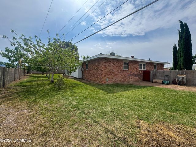 1989 Crescent Drive, Las Cruces, NM 88005