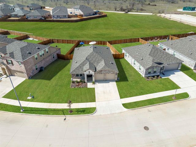 1916 Winding Creek Way, Denton, TX 76208