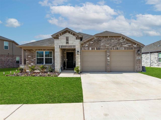 1916 Winding Creek Way, Denton, TX 76208