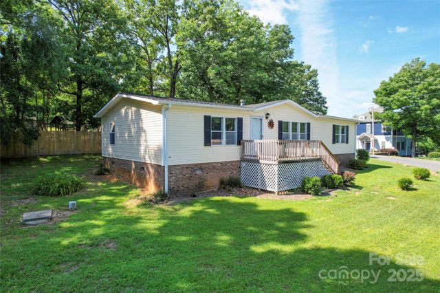 355 Shoreline Road, New London, NC 28127