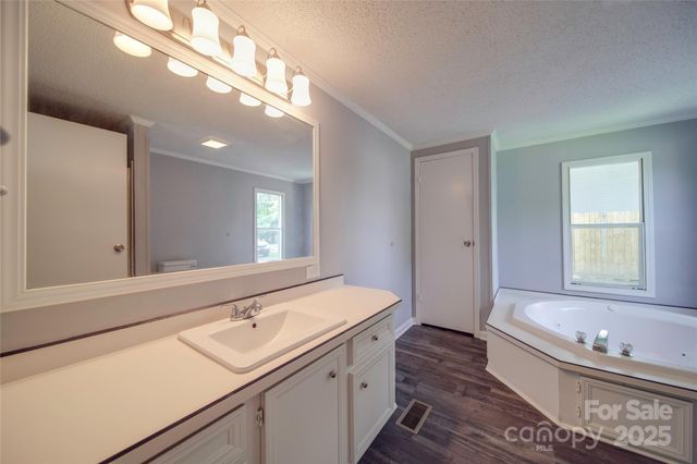 355 Shoreline Road, New London, NC 28127