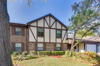 368 Southbury Court D2, Schaumburg, IL 60193