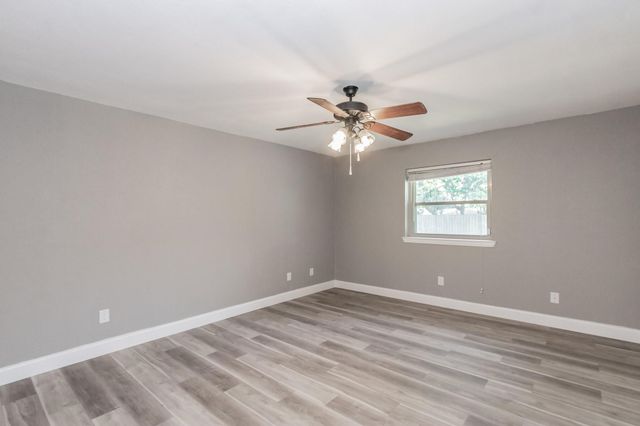 2013 Memphis Drive, Bedford, TX 76022