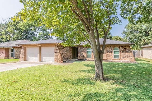 2013 Memphis Drive, Bedford, TX 76022