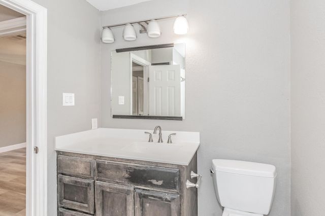 2013 Memphis Drive, Bedford, TX 76022