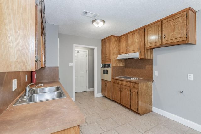 2013 Memphis Drive, Bedford, TX 76022