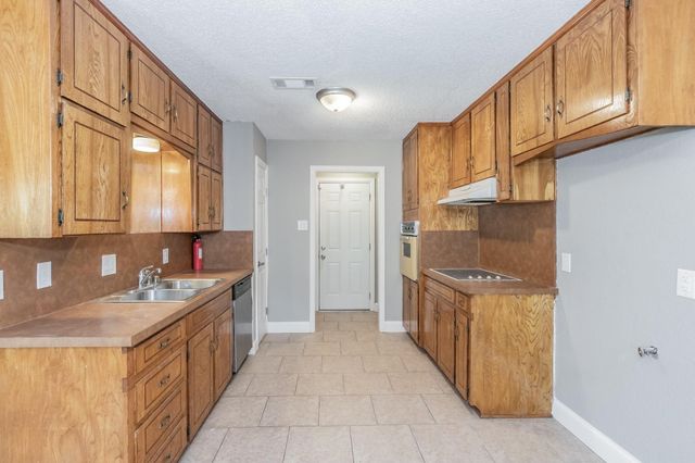 2013 Memphis Drive, Bedford, TX 76022