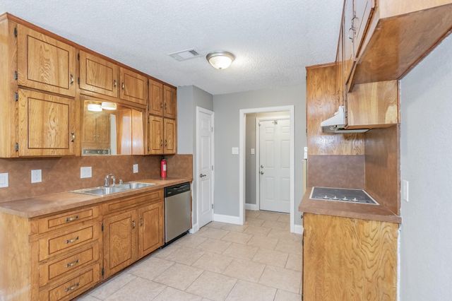2013 Memphis Drive, Bedford, TX 76022