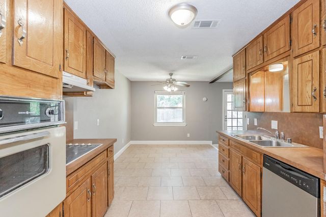 2013 Memphis Drive, Bedford, TX 76022