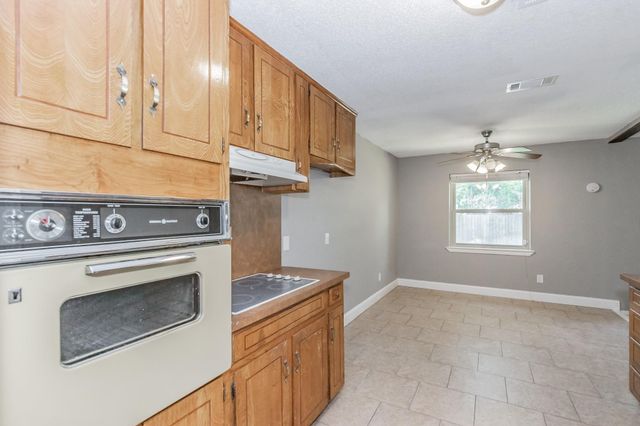 2013 Memphis Drive, Bedford, TX 76022