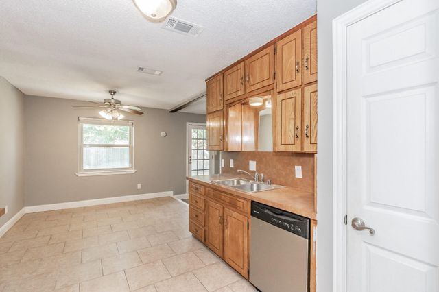 2013 Memphis Drive, Bedford, TX 76022