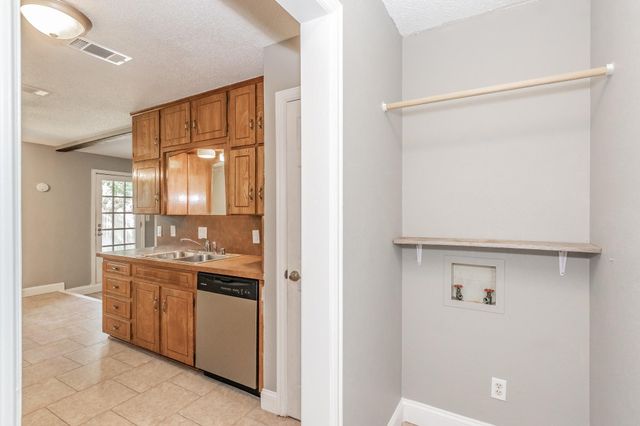 2013 Memphis Drive, Bedford, TX 76022