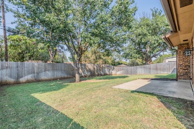 2013 Memphis Drive, Bedford, TX 76022