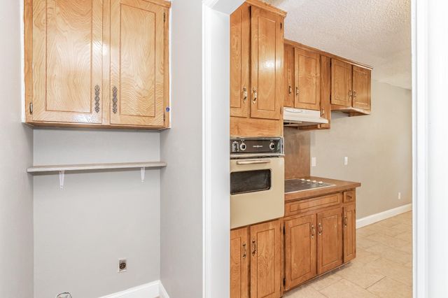 2013 Memphis Drive, Bedford, TX 76022