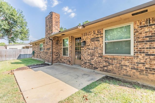 2013 Memphis Drive, Bedford, TX 76022