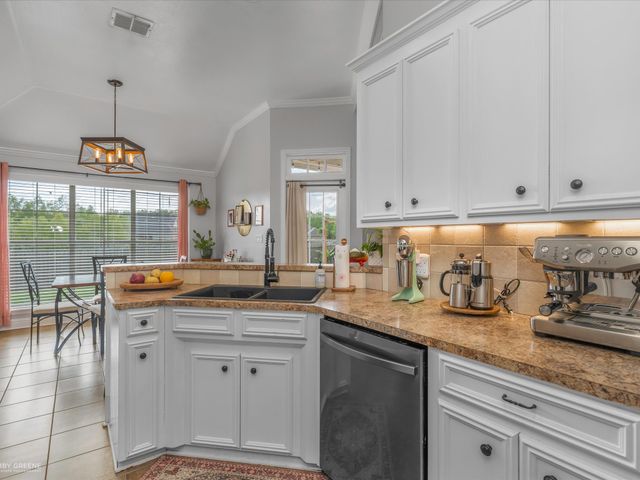 4204 Parkridge Drive, Benton, LA 71006