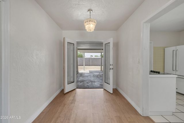 3301 W LYNWOOD Street, Phoenix, AZ 85009