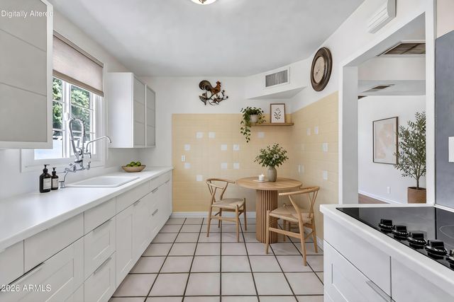 3301 W LYNWOOD Street, Phoenix, AZ 85009