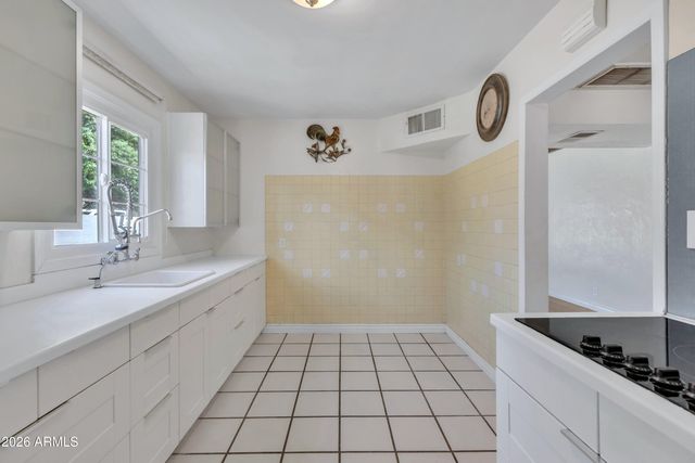 3301 W LYNWOOD Street, Phoenix, AZ 85009