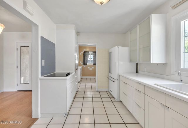 3301 W LYNWOOD Street, Phoenix, AZ 85009