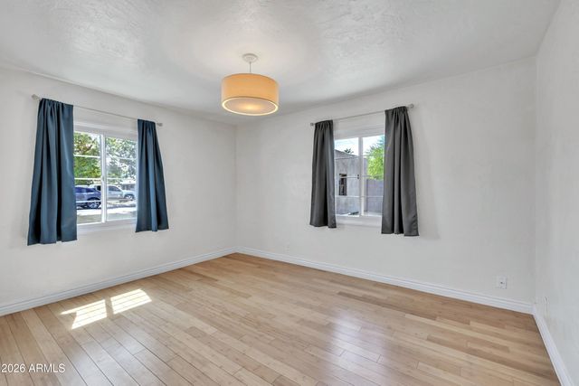 3301 W LYNWOOD Street, Phoenix, AZ 85009