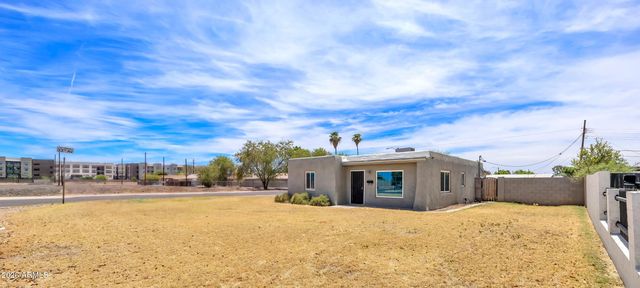 3301 W LYNWOOD Street, Phoenix, AZ 85009