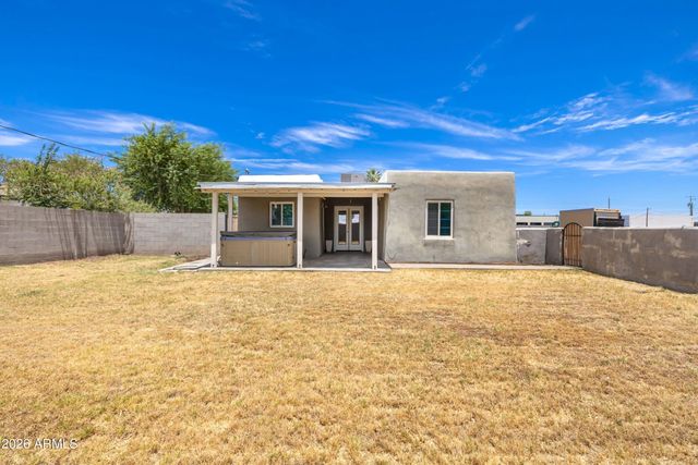 3301 W LYNWOOD Street, Phoenix, AZ 85009