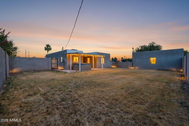 3301 W LYNWOOD Street, Phoenix, AZ 85009