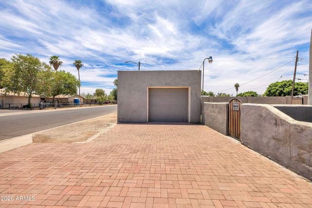 3301 W LYNWOOD Street, Phoenix, AZ 85009