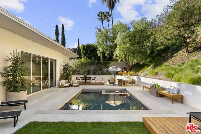 8137 Amor Road, Los Angeles, CA 90046