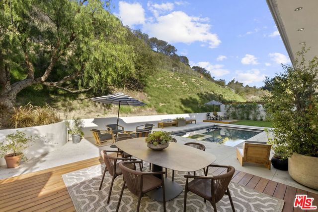 8137 Amor Road, Los Angeles, CA 90046