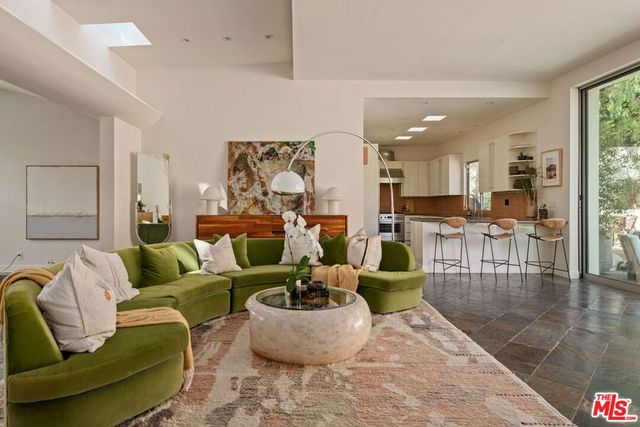 8137 Amor Road, Los Angeles, CA 90046