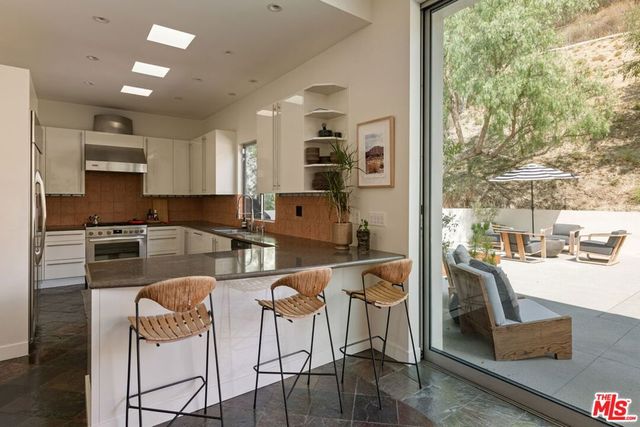 8137 Amor Road, Los Angeles, CA 90046