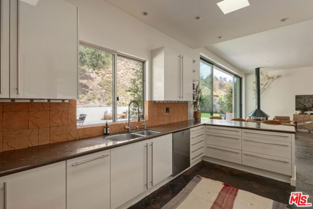 8137 Amor Road, Los Angeles, CA 90046