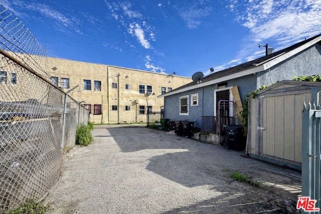 4620 S Central Avenue, Los Angeles, CA 90011